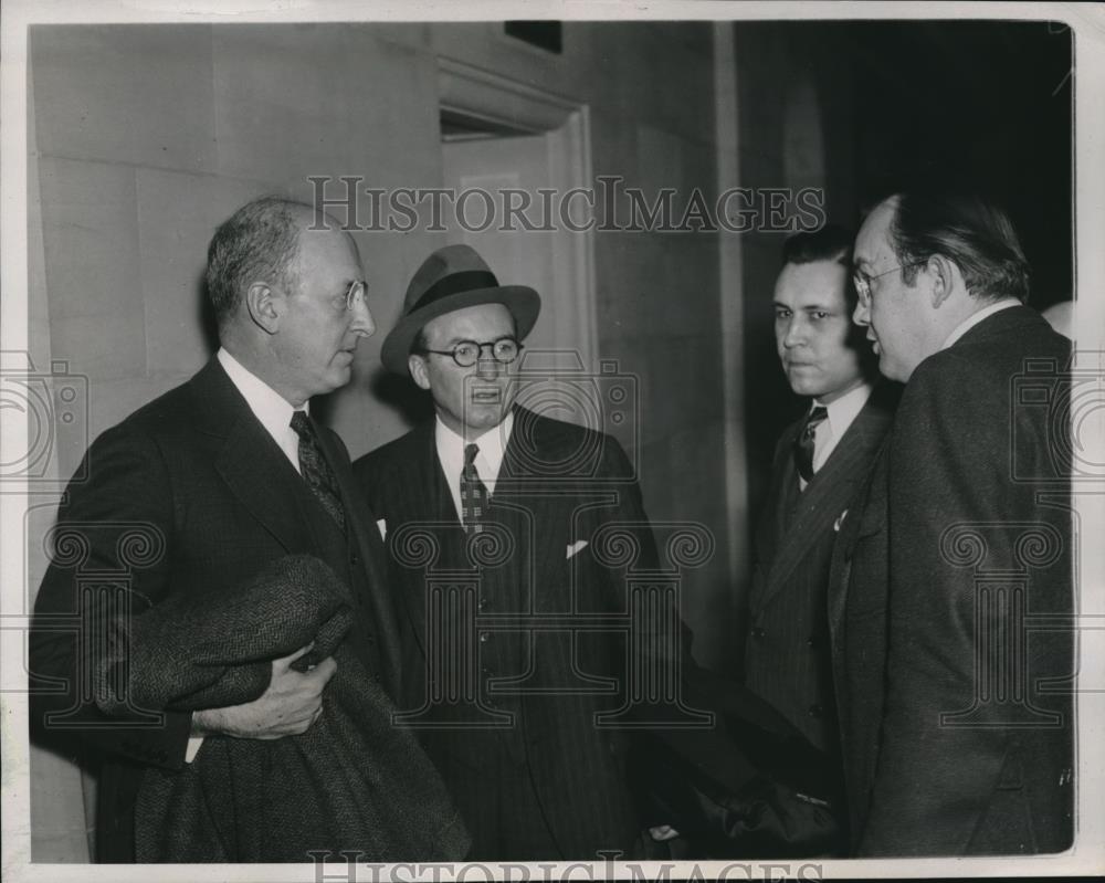 1939 Press Photo DC Treas Sec Morgenthau Jr, J Hanes & reporters - Historic Images