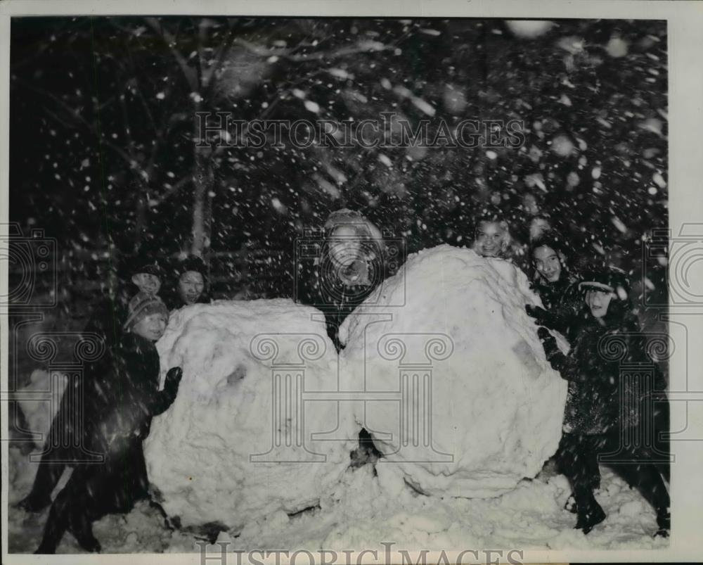 1944 Press Photo First Snow in Chicago - Historic Images