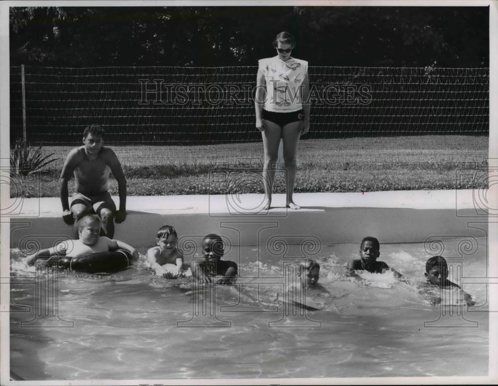 1963 Press Photo Camp Cheerful Children, Instructors in Swimming Pool - Historic Images