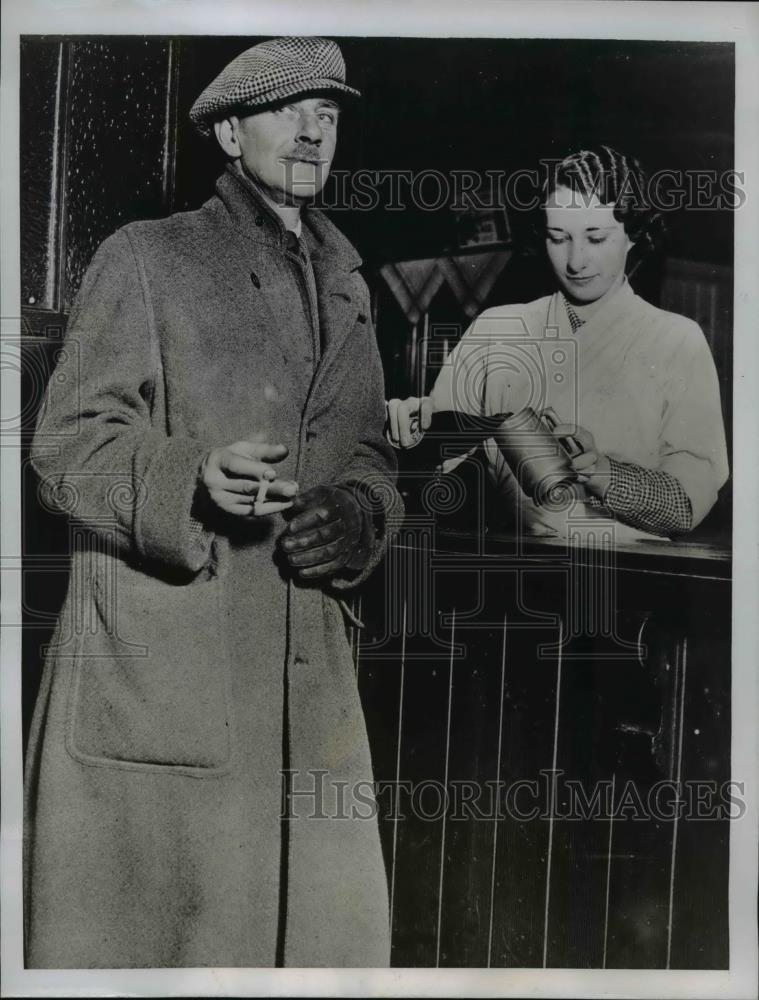 1935 Press Photo Oswald Victor Cuninghame, cowboy, soldier, embalmer, steward - Historic Images