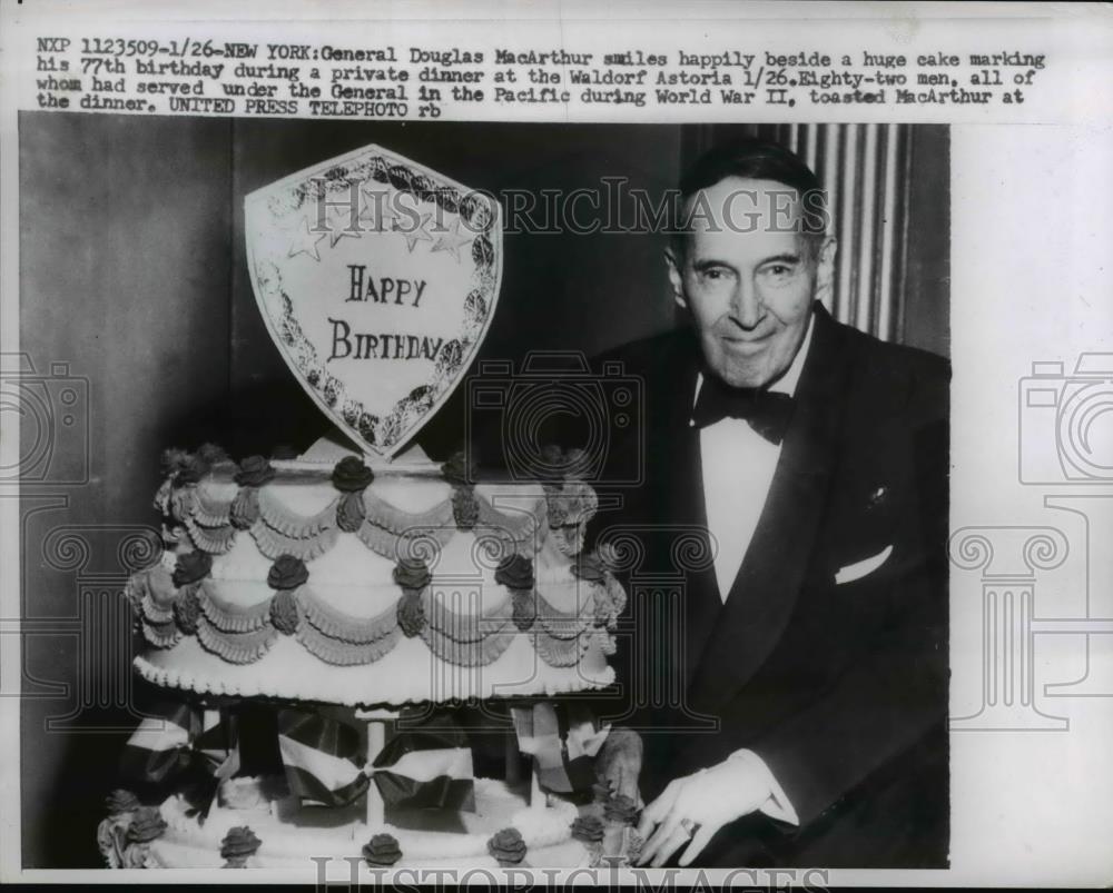 1957 Press Photo General Douglas MacArthur during his birthday celebration - Historic Images