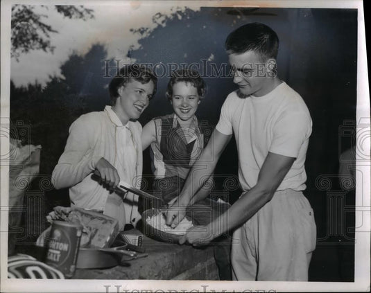 1955 Press Photo Phyllis Schroeder, Joanne Deeks and Larry Schroeder South Magri - Historic Images