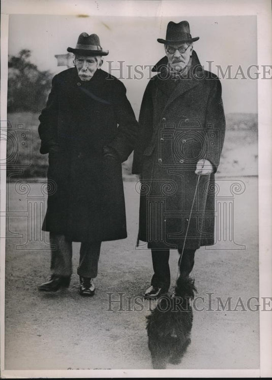 1936 Press Photo British Prime Minister Ramsay MacDonald, Pet Dog & Neighbor - Historic Images