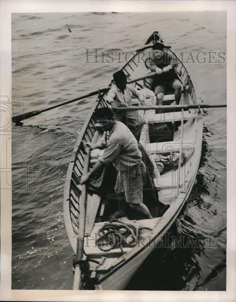 1939 Press Photo George Priest w/ crew from Coast Guard Seaplane V-164 in NY - Historic Images