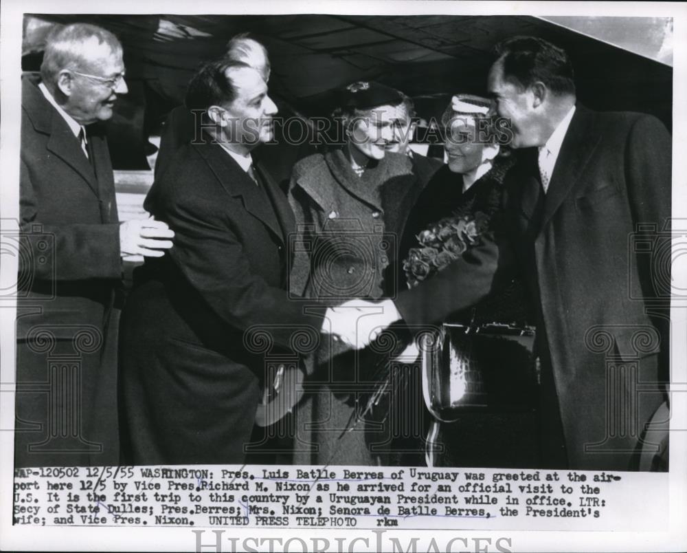 1955 Press Photo Pres. Berres of Uruguay was welcomed by Vice Pres. Nixon - Historic Images