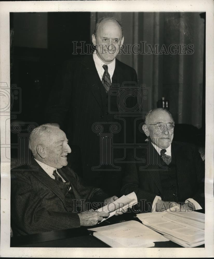 1939 Press Photo Secretary Henry Morgenthau,Sr.with his son and Sen. Carter - Historic Images