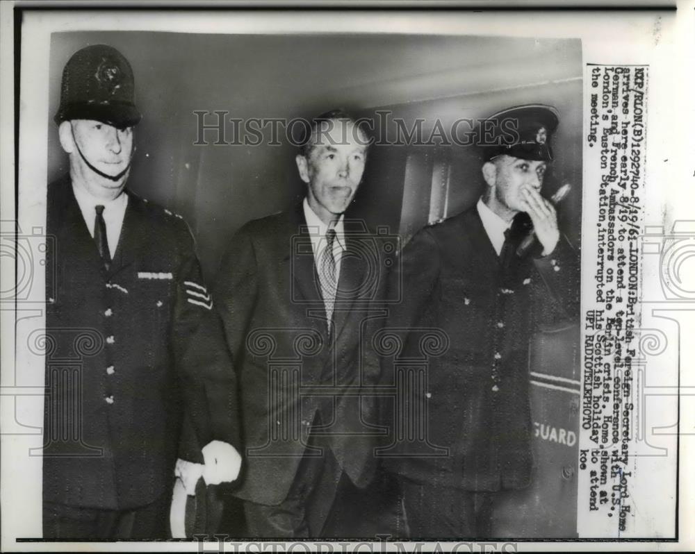 1961 Press Photo British Foreign Secretary Lord Home attnding ten-level Con - Historic Images