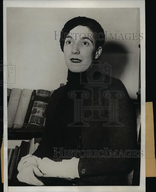 1933 Press Photo Mrs. Justine Jordan Wetherill in Warrant Battle with Ex-Husband - Historic Images