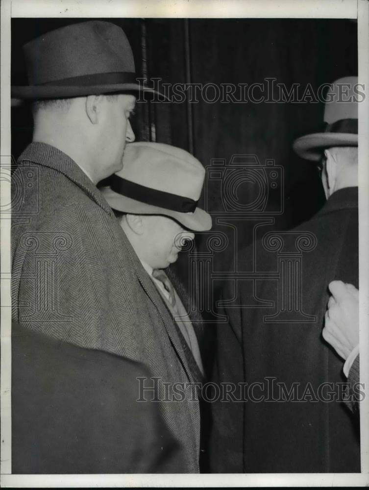 1943 Press Photo Traitor Max Stephan Escorted by Deputy Marshall Connell - Historic Images