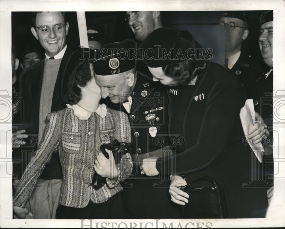 1940 Press Photo Boston Mass American Legion Milo Warner, wife &amp; daughter Carol - Historic Images