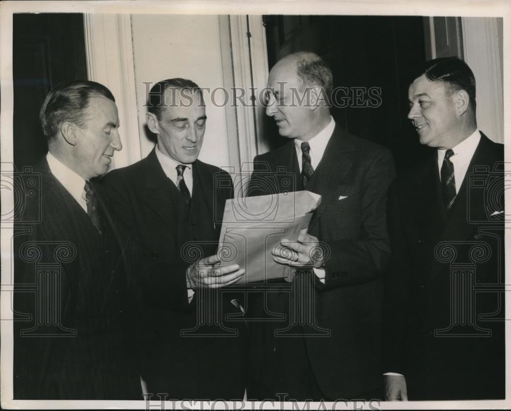 1939 Press Photo DC Treas, Secy H Morgenthau ,J Hanes,Rep A Somers, D Bell - Historic Images