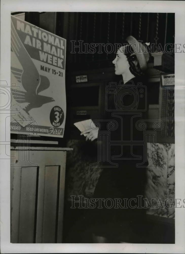 1938 Press Photo Miss Rice takes letter to Post Office in Dallas, Texas - Historic Images