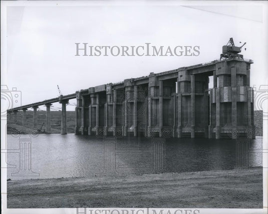 1932 Press Photo Oahe Dam & Resevoir intake structures - Historic Images