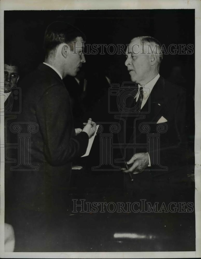 1934 Press Photo Senator Thayer with the reporters at the Senate session - Historic Images