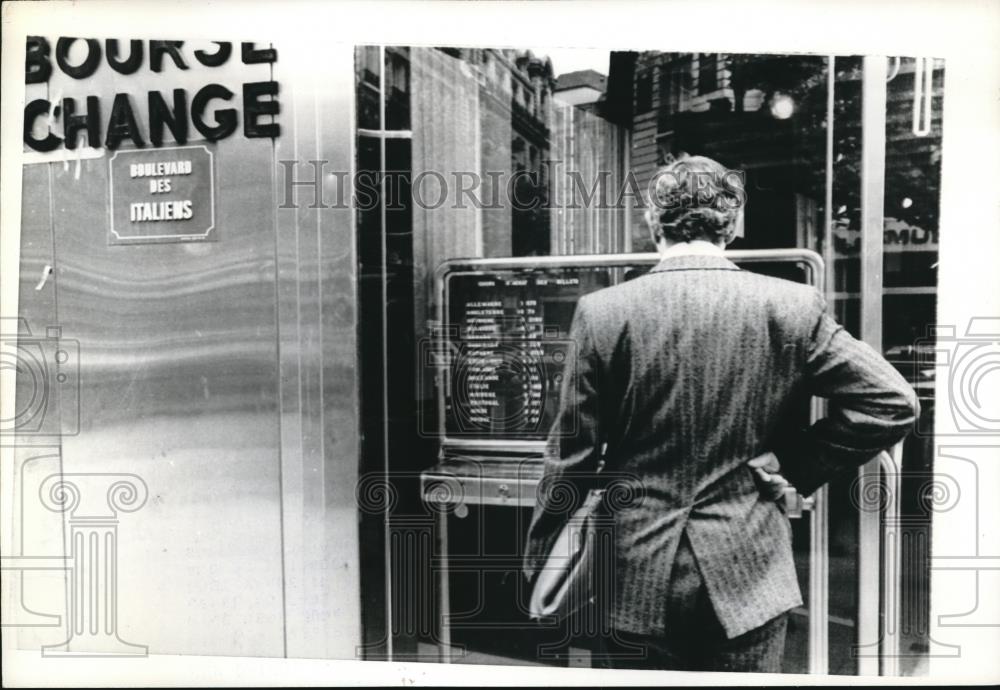 1973 Press Photo Paris France Board of Exchange offices as US dollar sinks - Historic Images