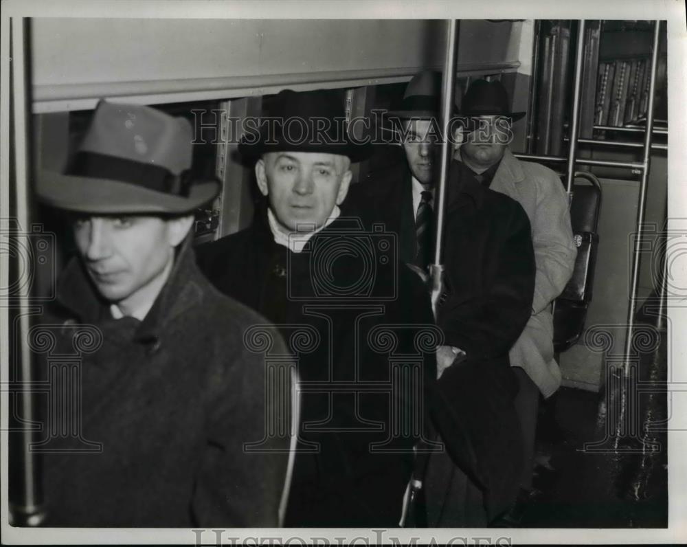 Press Photo Chief Don Hyde rides street clair car - Historic Images