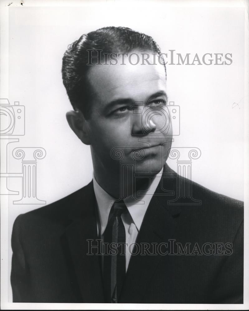 1961 Press Photo Ross R. Aiken, Sales Trainer at Townoter Corp. - Historic Images