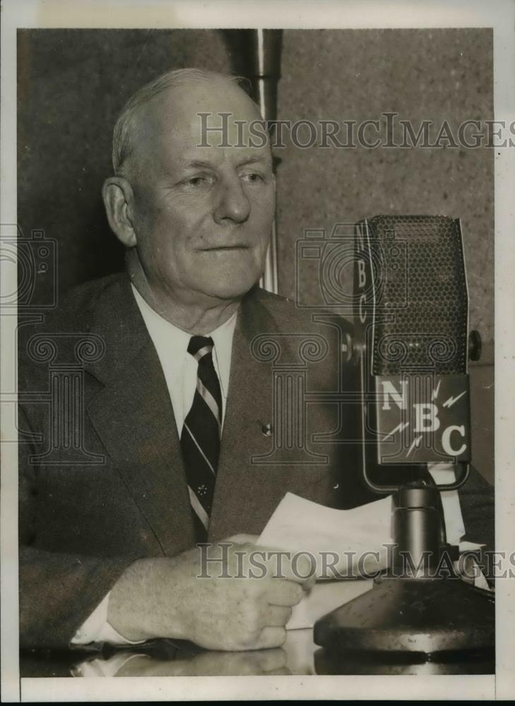 1938 Press Photo Dr. Charles C. Clark speaks over NBC Network - Historic Images