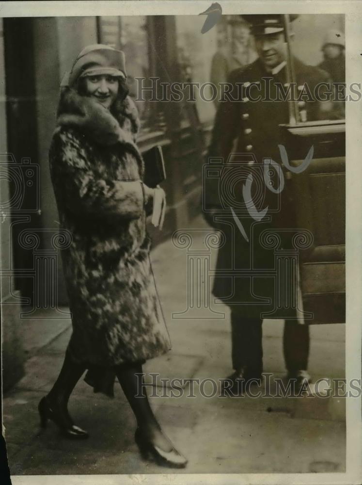 1930 Press Photo Miss Rose Rodenburg, Secretary to Premier Ramsay MacDonald - Historic Images