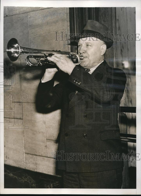 1938 Press Photo Max F Winkler "the man with the trumpet" Kansas City Mo. - Historic Images