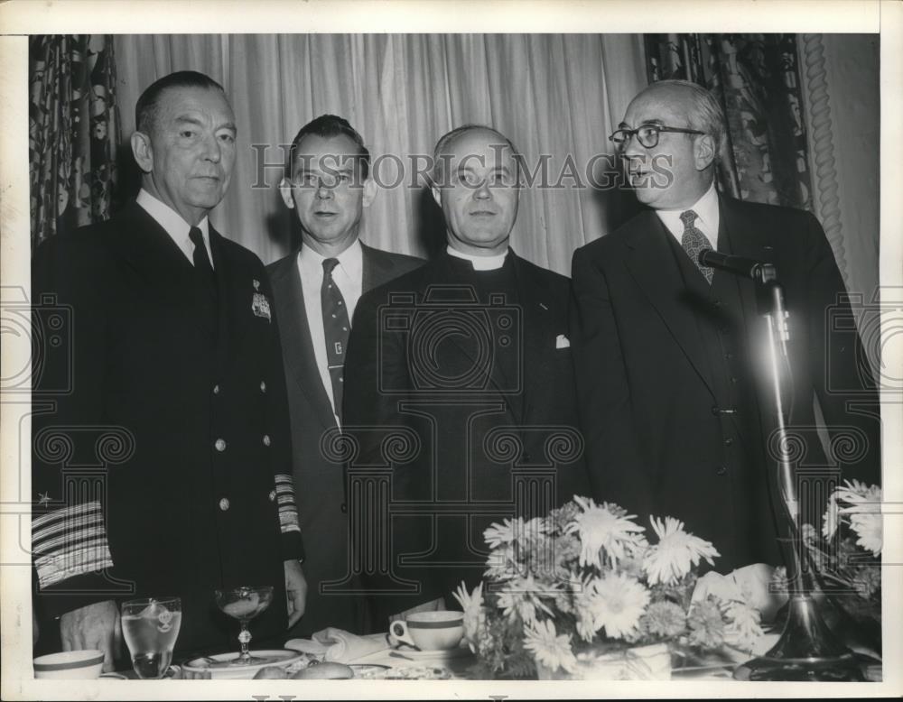 1955 Press Photo Arthur W. Radford, Charles W. Lowry, Lewis Strawss, D.R. Edward - Historic Images