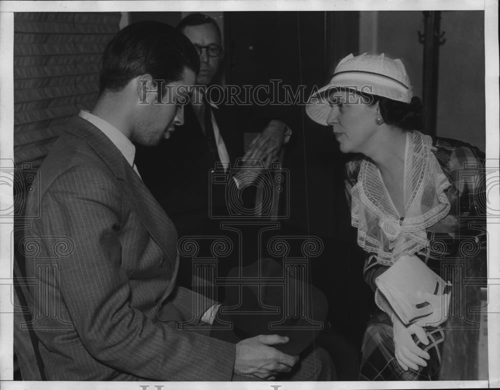 1934 Press Photo Louis Rude Payne, Miss Barbara Rude converse at county jail - Historic Images