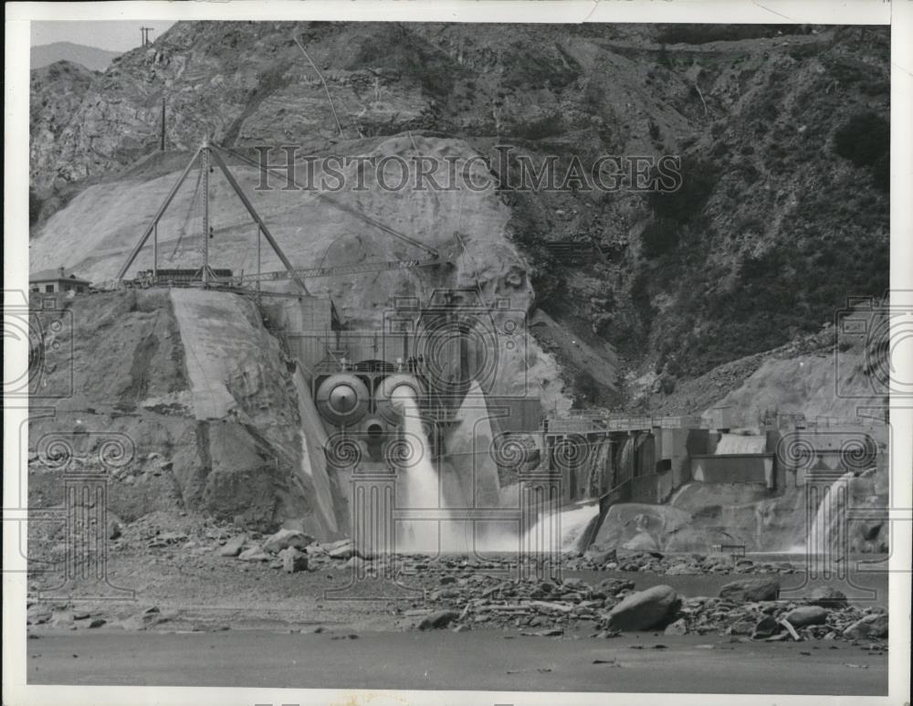 1939 Press Photo San Gabriel dam in Calof valves open for 1st time - Historic Images