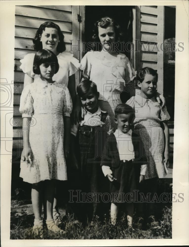 1937 Press Photo Mrs. Evart Sawyer with her step children - Historic Images