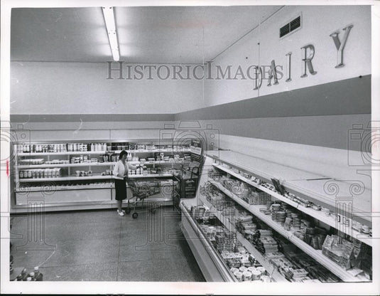 1963 Press Photo Mrs. Mallie Hall, Dairy Dept at Kroger's - Historic Images