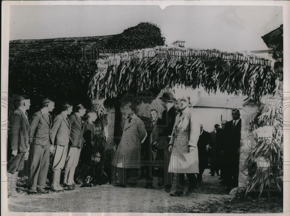 1938 Press Photo South Wales King Edward visits a co op farm - Historic Images