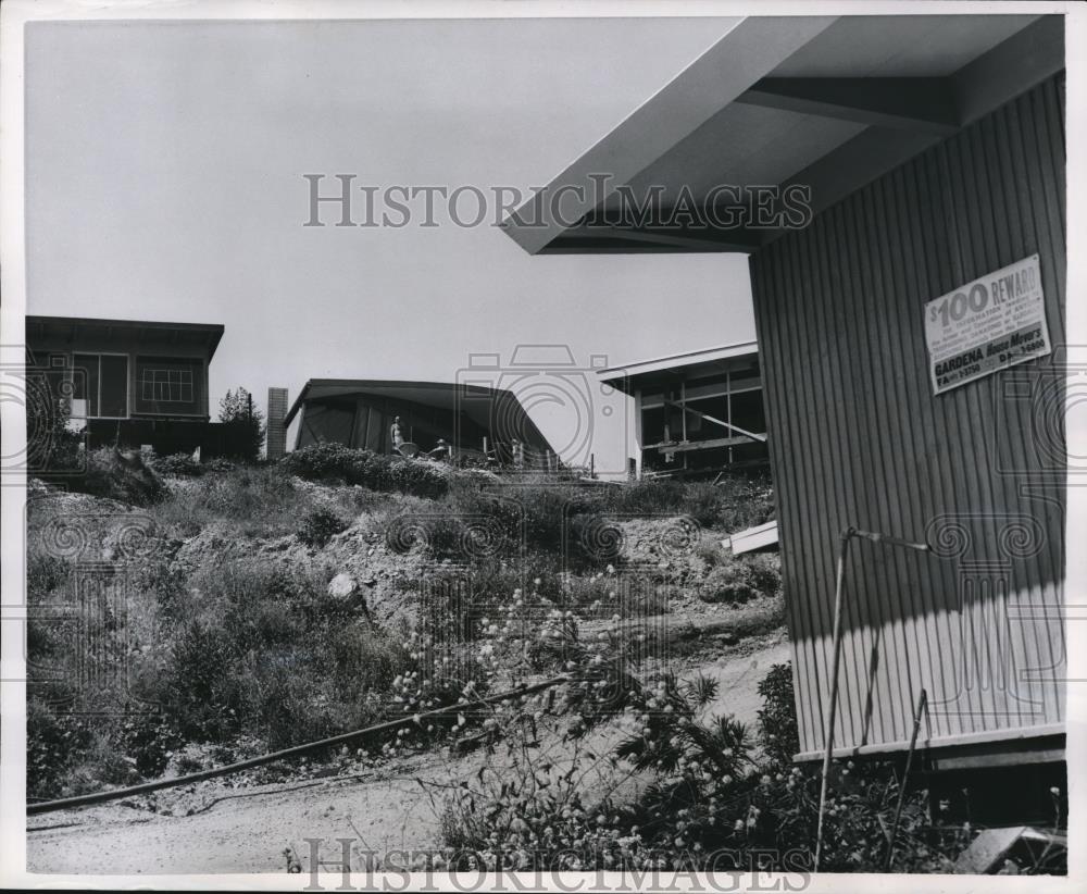 1958 Press Photo Hilltop home, Calamity Bend, Landslides - Historic Images