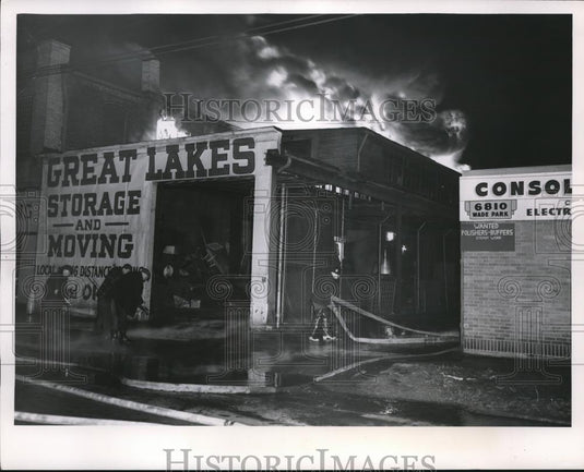 1952 Press Photo The fire at Great Lake's Storage Warehouse in Cleveland - Historic Images
