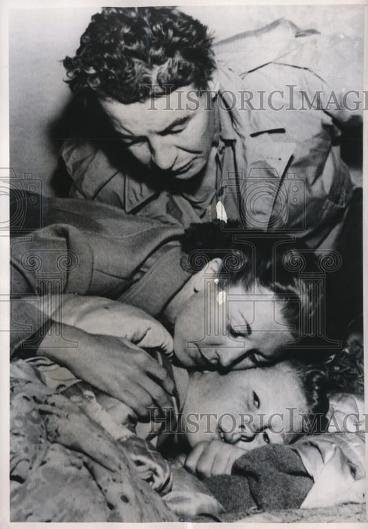 1948 Press Photo Benson Lake Calif Mr & Mrs Vincent Halliman & son Barry - Historic Images