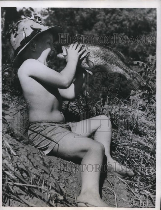 1958 Press Photo Gibbo Brush Age 5 Caught Large Mouth Bass Weighing Over 4 lbs - Historic Images
