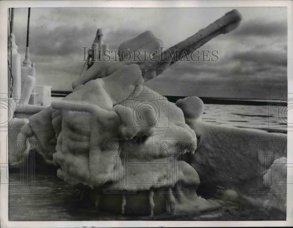 1956 Press Photo Ice-Covered Deck Guns on Canadian Arctic Patrol Ship &quot;Labrador&quot; - Historic Images