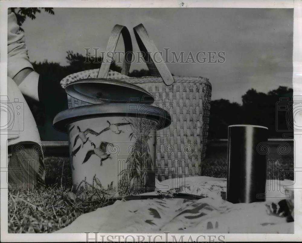 1953 Press Photo Decorative Fiber Glass Ice Bucket with Polystyrene Liner - Historic Images