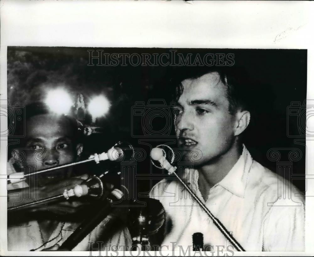 1970 Press Photo John L. Sweeney at Press Conference - Historic Images