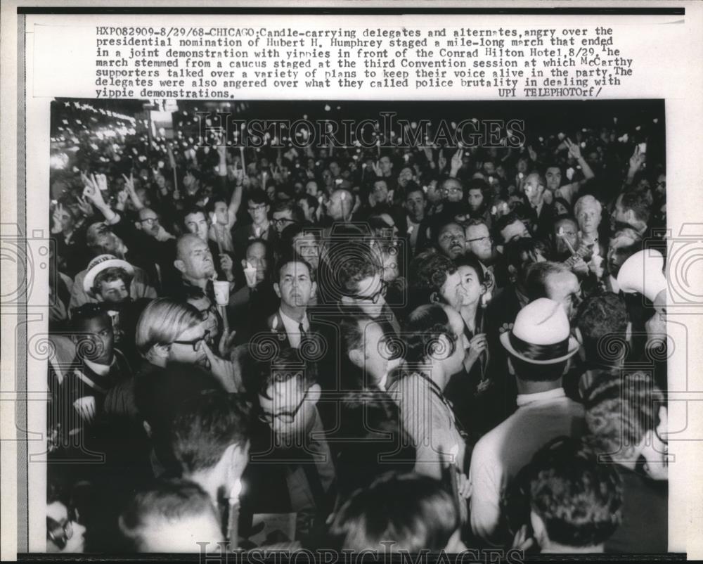 1968 Press Photo Candle Carrying Delegates Angry Over Humphrey Pres Nomination - Historic Images