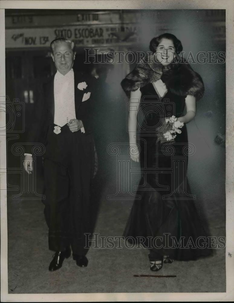 1936 Press Photo Al Davis and his daughter Eugenia - Historic Images