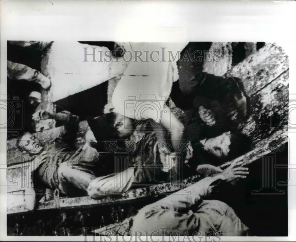 1965 Press Photo Rescue Workers Treat Survivors of Military Transport Crash - Historic Images