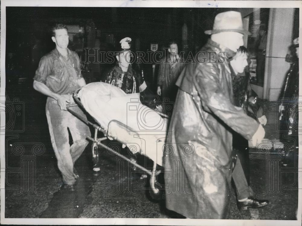 1955 Press Photo Workers Carry Body from Downtown Farming Community Andover Ohio - Historic Images