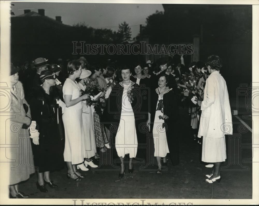 1935 Press Photo Senior Class 1935 March to Milbank Quadrangle Barnard College - Historic Images