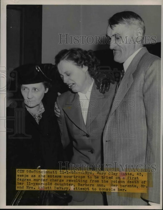 1948 Press Photo Accused Ohio Murderer Mary Clay Watts & Parents Enter Court - Historic Images