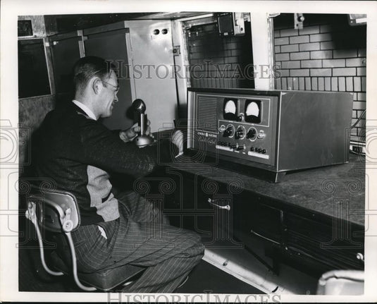 1952 Press Photo Fred Hudson Safety Dept With Remote Control Unit - Historic Images