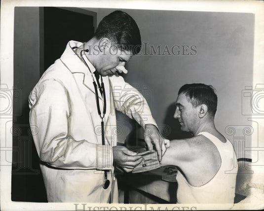 1941 Press Photo Red Cross Dr. Earl S. Taylor, El J. Hajny, Czech Consul - Historic Images