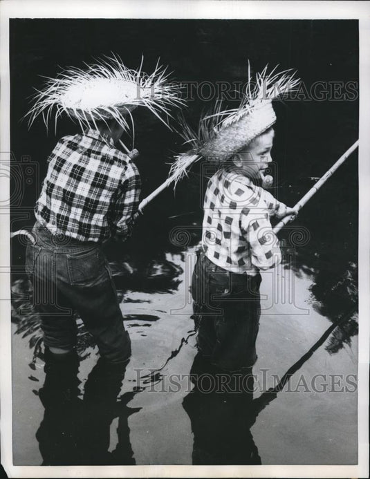 1959 Press Photo Robert Hunt & Buddy Chamberlain at Fishing Derby in Claremont - Historic Images