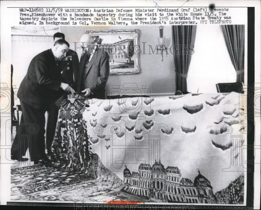 1959 Press Photo Ferdinand Graf Presents Pres. Eisenhower with tapestry Wash. - Historic Images