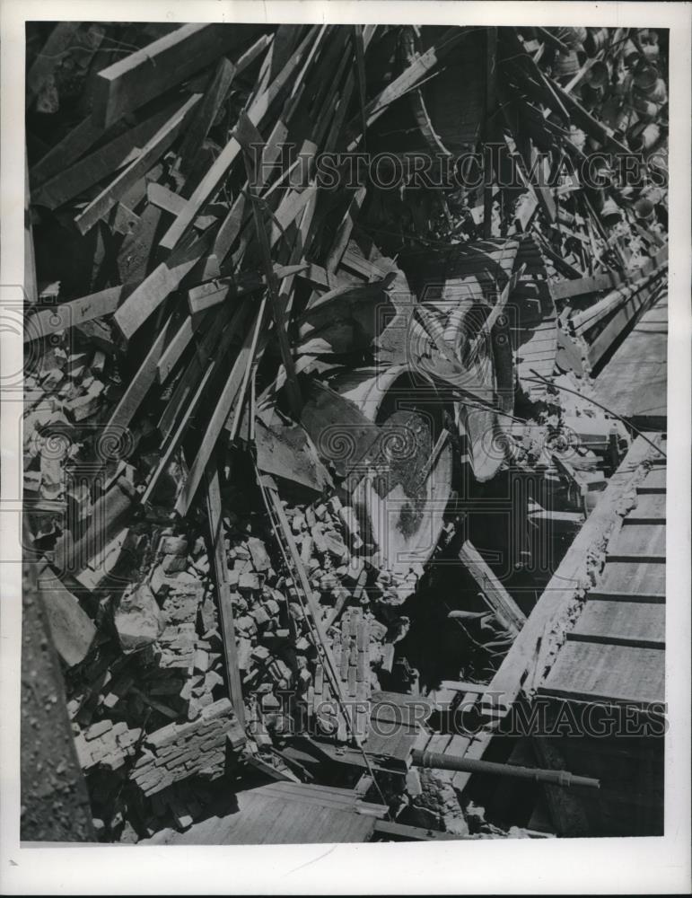 1945 Press Photo Alcohol Still Explodes in Philadelphia Pennsylvania Garage - Historic Images