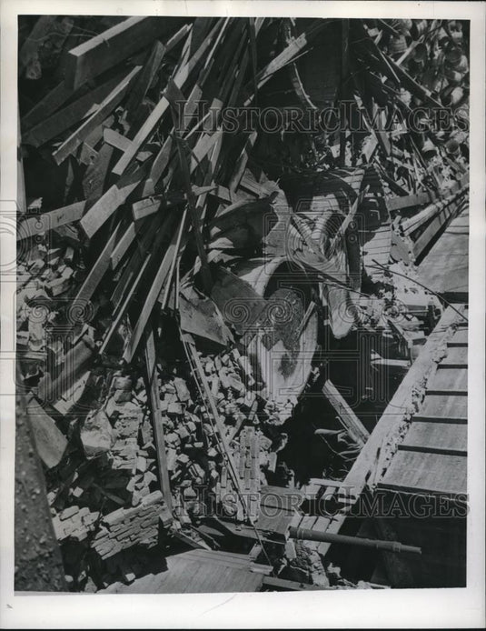 1945 Press Photo Alcohol Still Explodes in Philadelphia Pennsylvania Garage - Historic Images