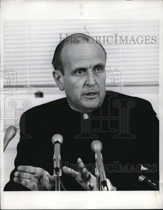 1971 Press Photo Robert F. Drinan, Massachusetts Representative - Historic Images